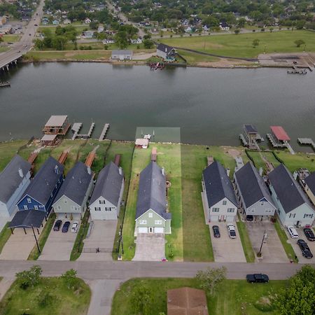 Luxury Waterfront Home Family And Pet Friendly Near Surfside Beach 11 Mins ฟรีพอร์ต ภายนอก รูปภาพ