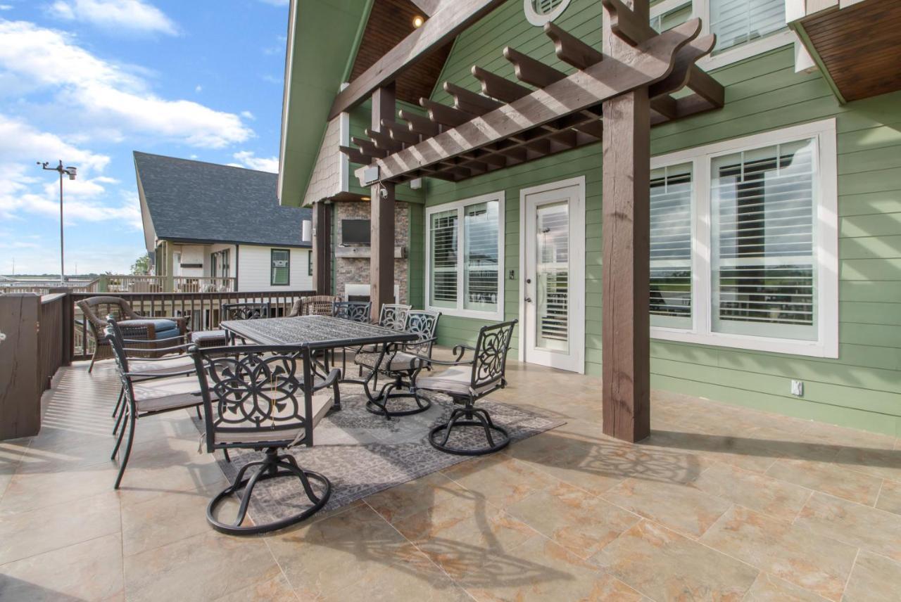 Luxury Waterfront Home Family And Pet Friendly Near Surfside Beach 11 Mins ฟรีพอร์ต ภายนอก รูปภาพ