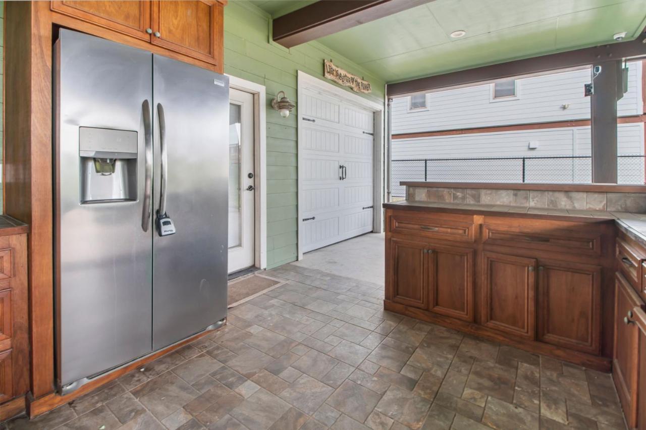 Luxury Waterfront Home Family And Pet Friendly Near Surfside Beach 11 Mins ฟรีพอร์ต ภายนอก รูปภาพ