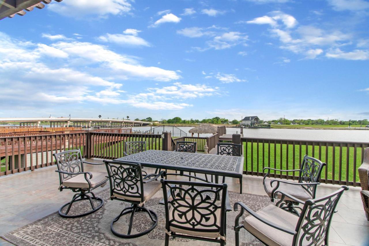 Luxury Waterfront Home Family And Pet Friendly Near Surfside Beach 11 Mins ฟรีพอร์ต ภายนอก รูปภาพ
