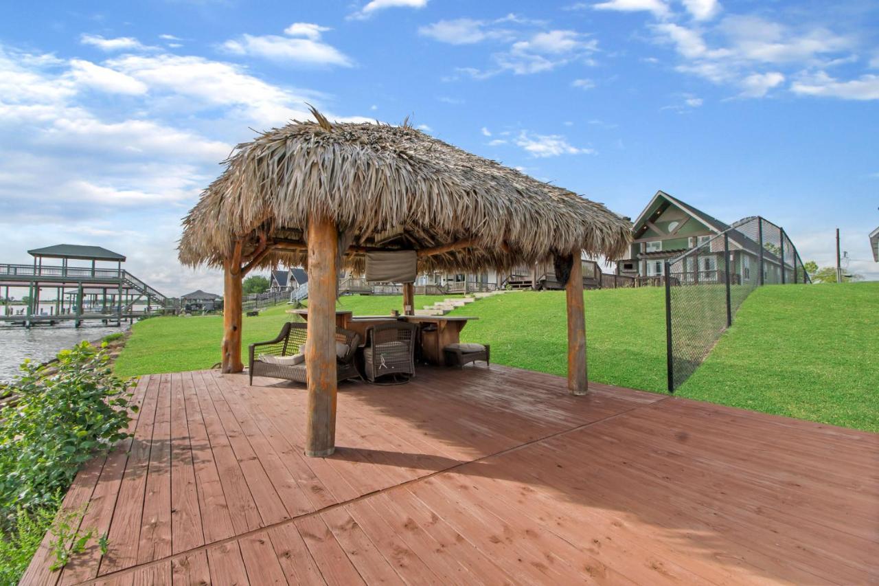 Luxury Waterfront Home Family And Pet Friendly Near Surfside Beach 11 Mins ฟรีพอร์ต ภายนอก รูปภาพ