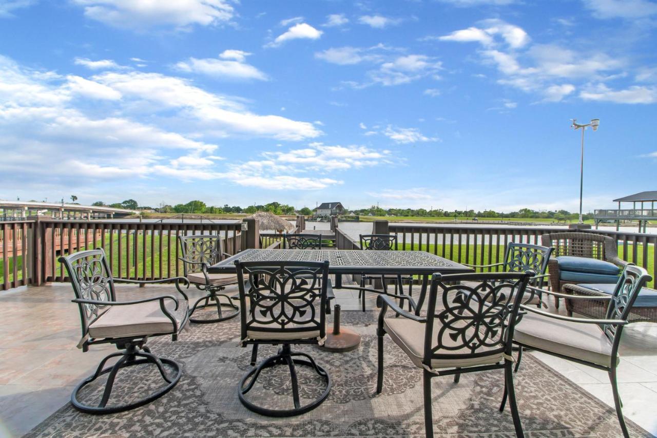 Luxury Waterfront Home Family And Pet Friendly Near Surfside Beach 11 Mins ฟรีพอร์ต ภายนอก รูปภาพ