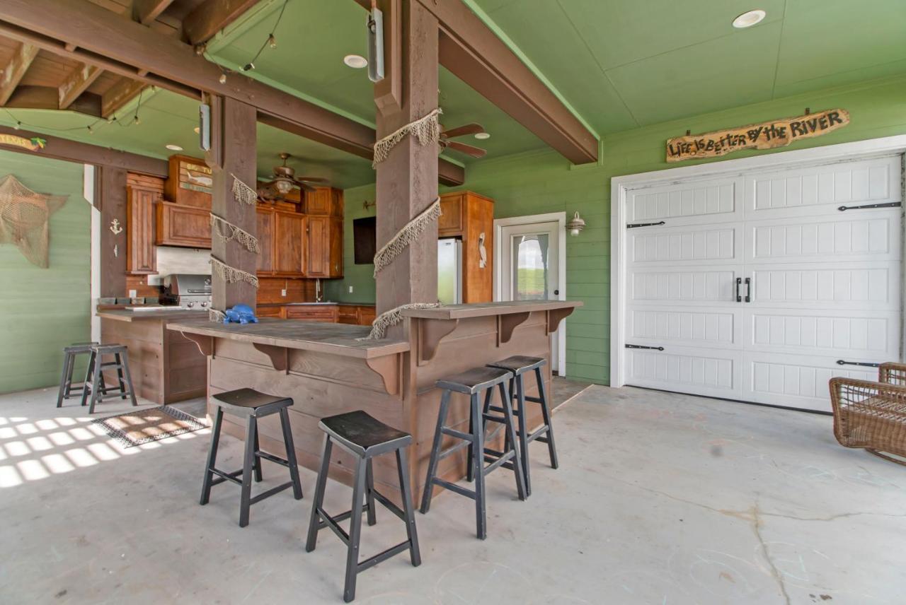 Luxury Waterfront Home Family And Pet Friendly Near Surfside Beach 11 Mins ฟรีพอร์ต ภายนอก รูปภาพ