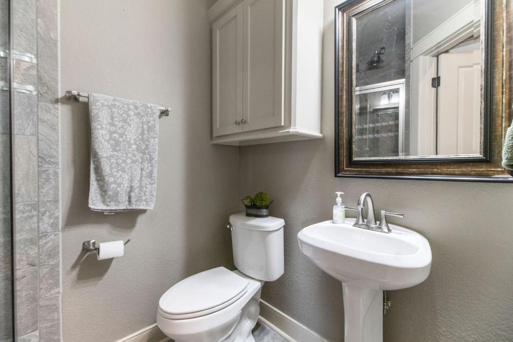 Luxury Waterfront Home Family And Pet Friendly Near Surfside Beach 11 Mins ฟรีพอร์ต ภายนอก รูปภาพ