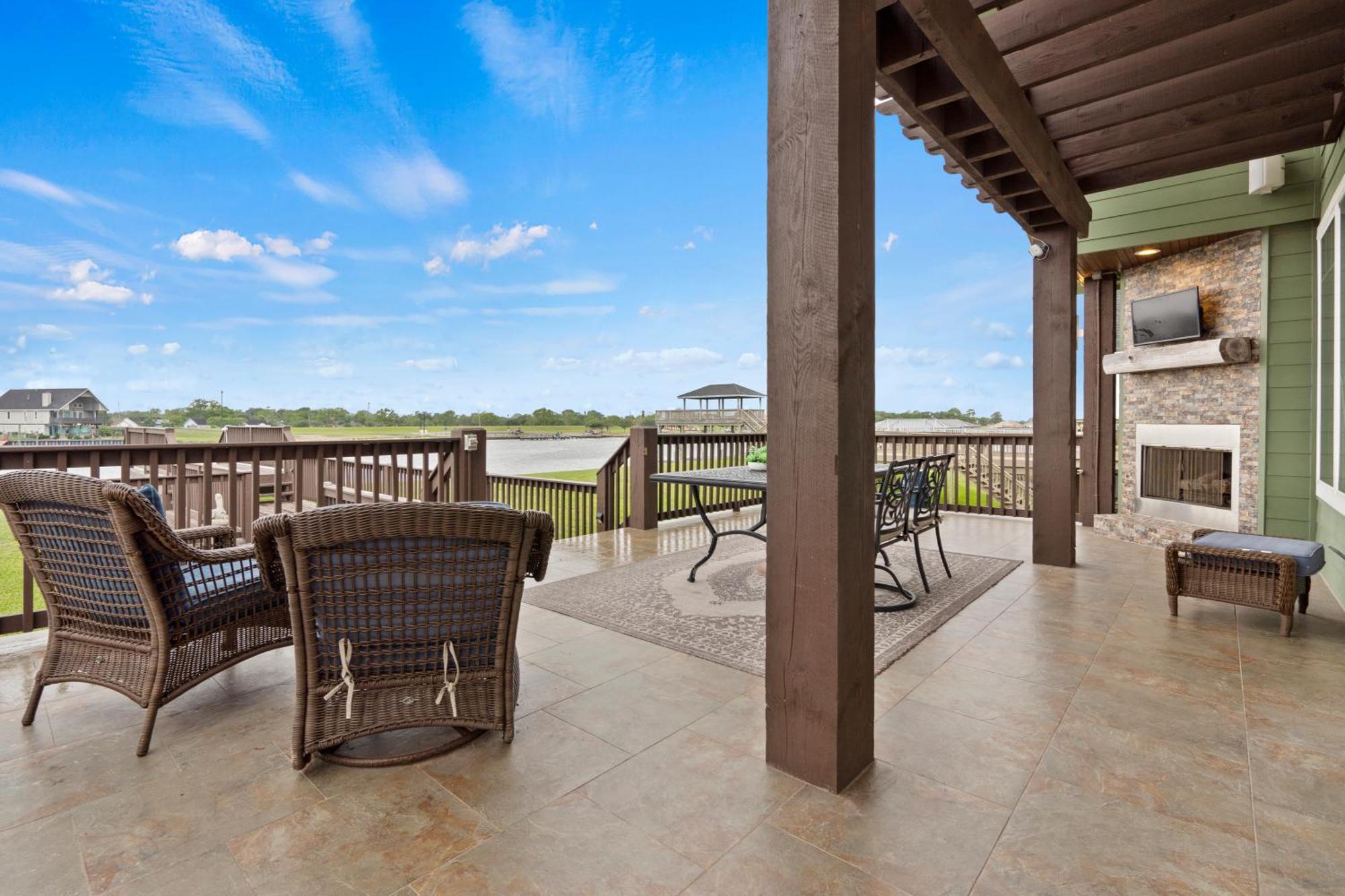 Luxury Waterfront Home Family And Pet Friendly Near Surfside Beach 11 Mins ฟรีพอร์ต ภายนอก รูปภาพ