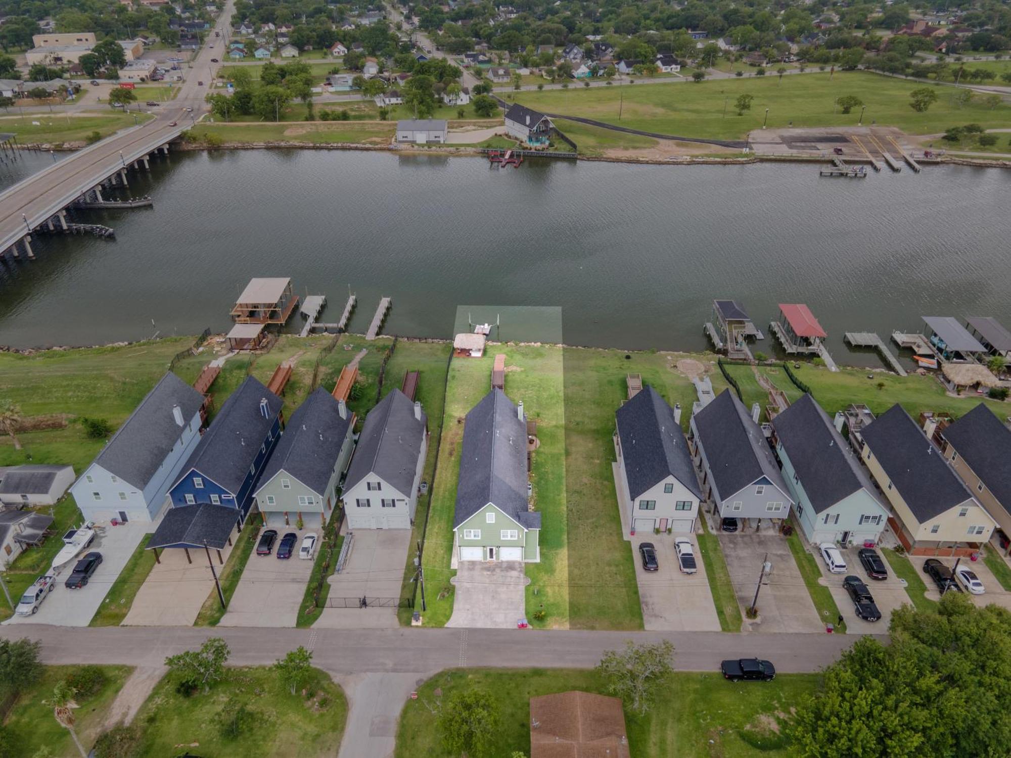 Luxury Waterfront Home Family And Pet Friendly Near Surfside Beach 11 Mins ฟรีพอร์ต ภายนอก รูปภาพ