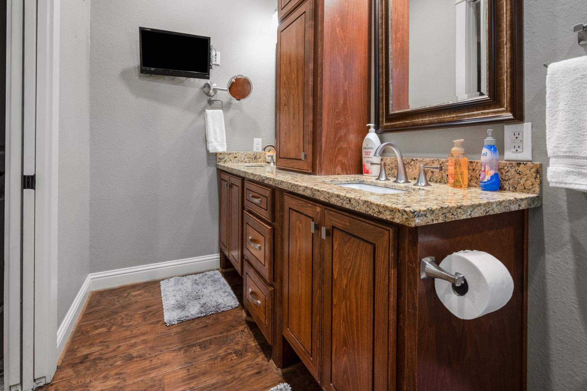 Luxury Waterfront Home Family And Pet Friendly Near Surfside Beach 11 Mins ฟรีพอร์ต ภายนอก รูปภาพ