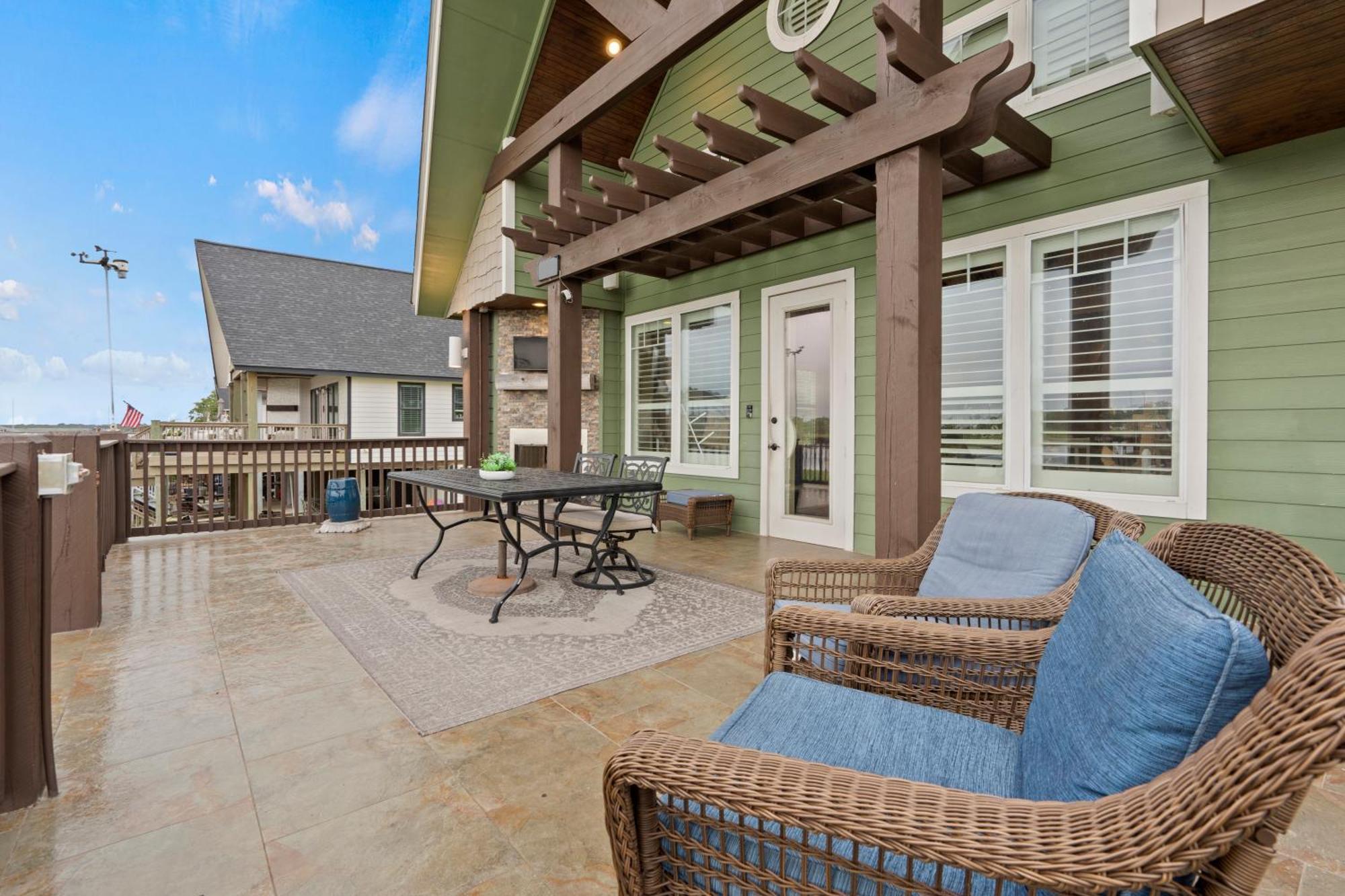 Luxury Waterfront Home Family And Pet Friendly Near Surfside Beach 11 Mins ฟรีพอร์ต ภายนอก รูปภาพ