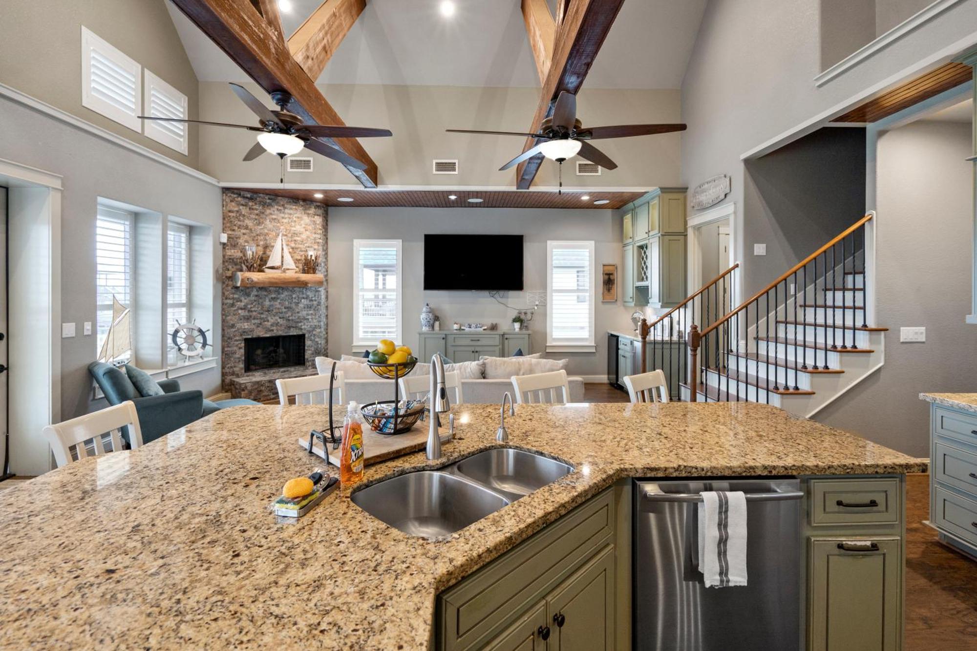 Luxury Waterfront Home Family And Pet Friendly Near Surfside Beach 11 Mins ฟรีพอร์ต ภายนอก รูปภาพ