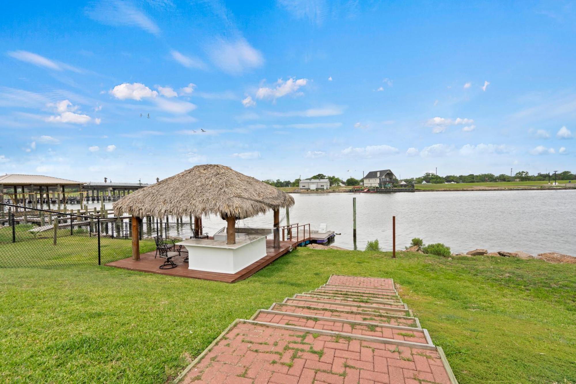 Luxury Waterfront Home Family And Pet Friendly Near Surfside Beach 11 Mins ฟรีพอร์ต ภายนอก รูปภาพ