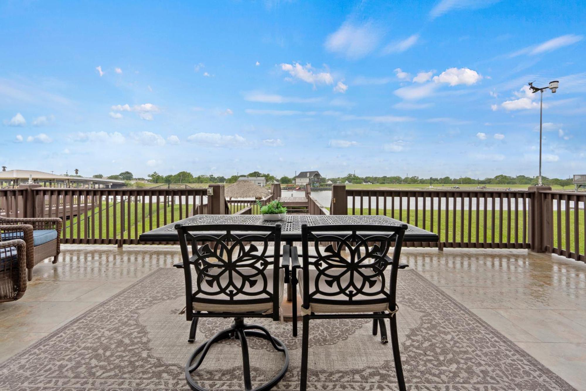 Luxury Waterfront Home Family And Pet Friendly Near Surfside Beach 11 Mins ฟรีพอร์ต ภายนอก รูปภาพ