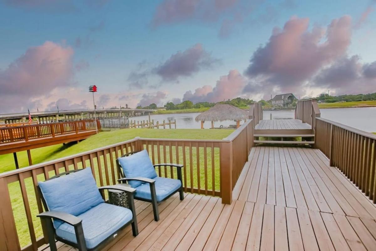 Luxury Waterfront Home Family And Pet Friendly Near Surfside Beach 11 Mins ฟรีพอร์ต ภายนอก รูปภาพ
